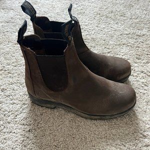 womens Chelsea style pull on boots